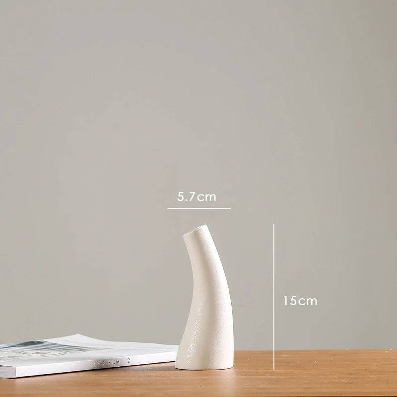 Modern White Ceramic Vases Chinese Style Simple Designed Pottery And Porcelain Vases For Artificial Flowers Decorative Figurines